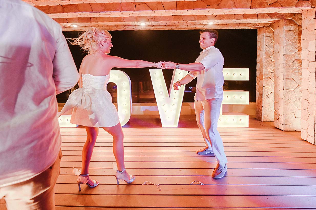Destination-Wedding-Mhia-and-Mitchell-Hotel-Royalton-Riviera-Cancun-1009