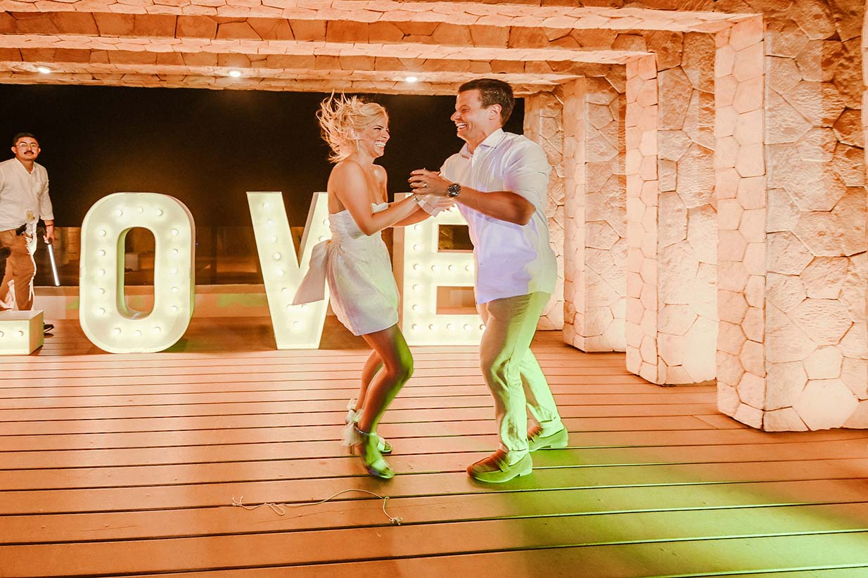 Destination-Wedding-Mhia-and-Mitchell-Hotel-Royalton-Riviera-Cancun-1011