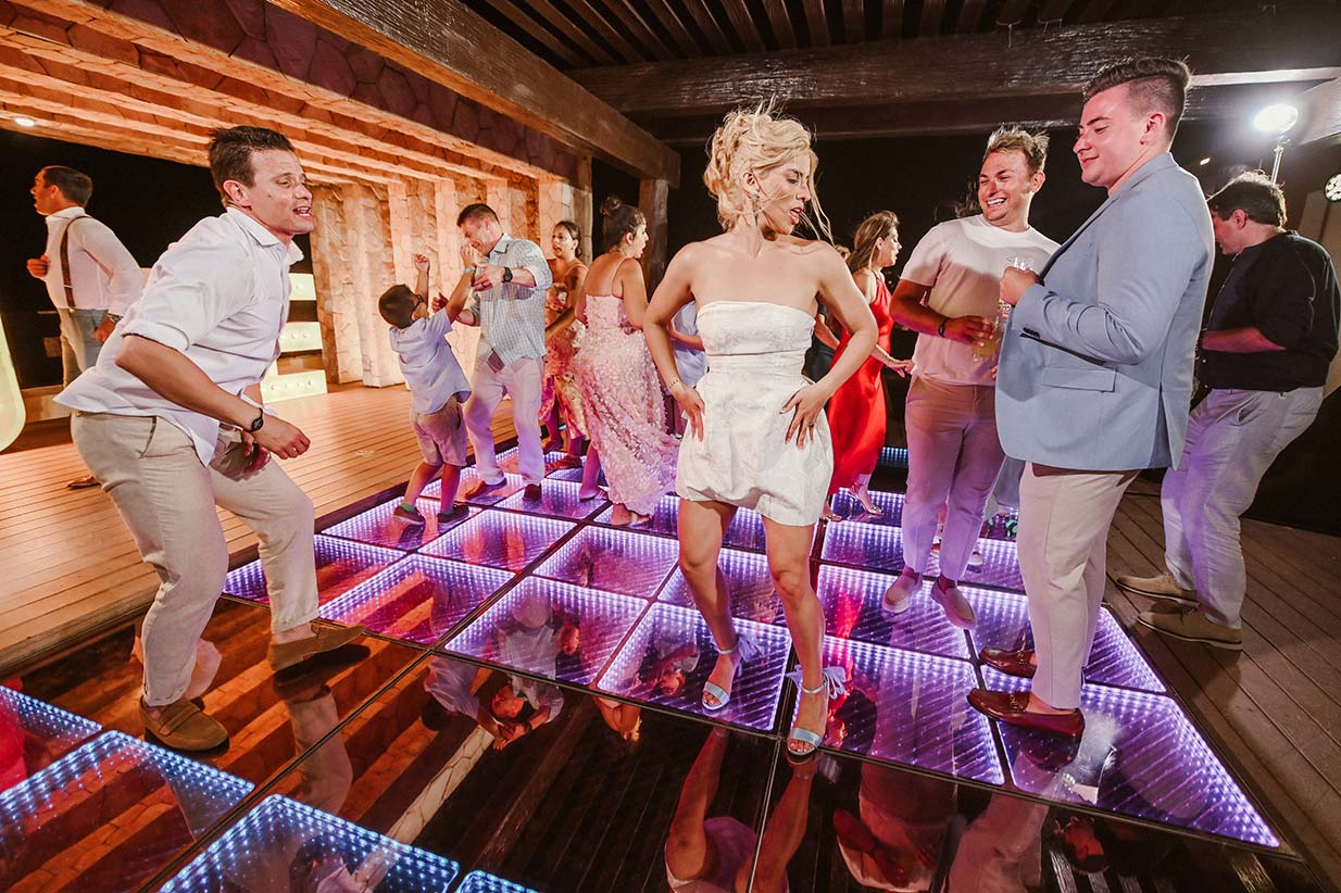 Destination-Wedding-Mhia-and-Mitchell-Hotel-Royalton-Riviera-Cancun-1021