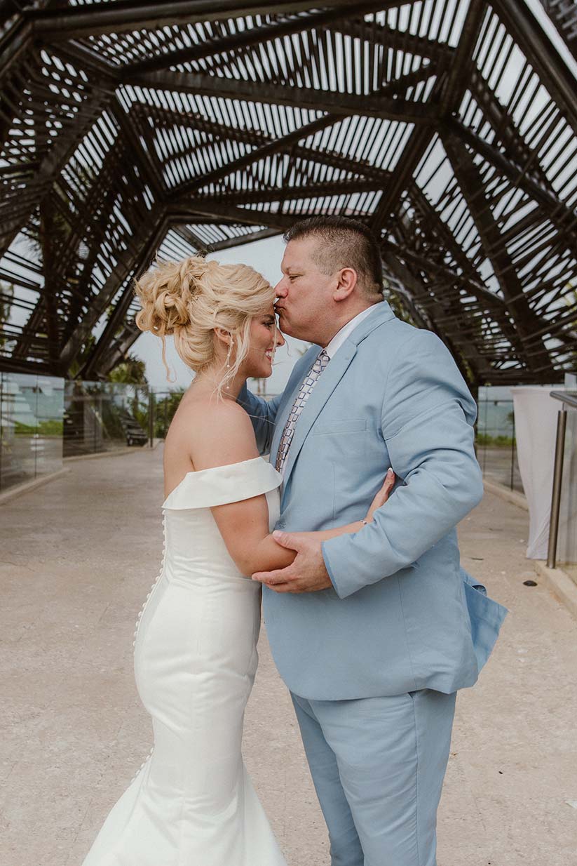 Destination-Wedding-Mhia-and-Mitchell-Hotel-Royalton-Riviera-Cancun-612
