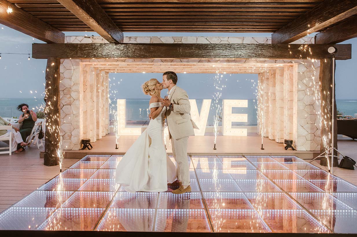 Destination-Wedding-Mhia-and-Mitchell-Hotel-Royalton-Riviera-Cancun-706