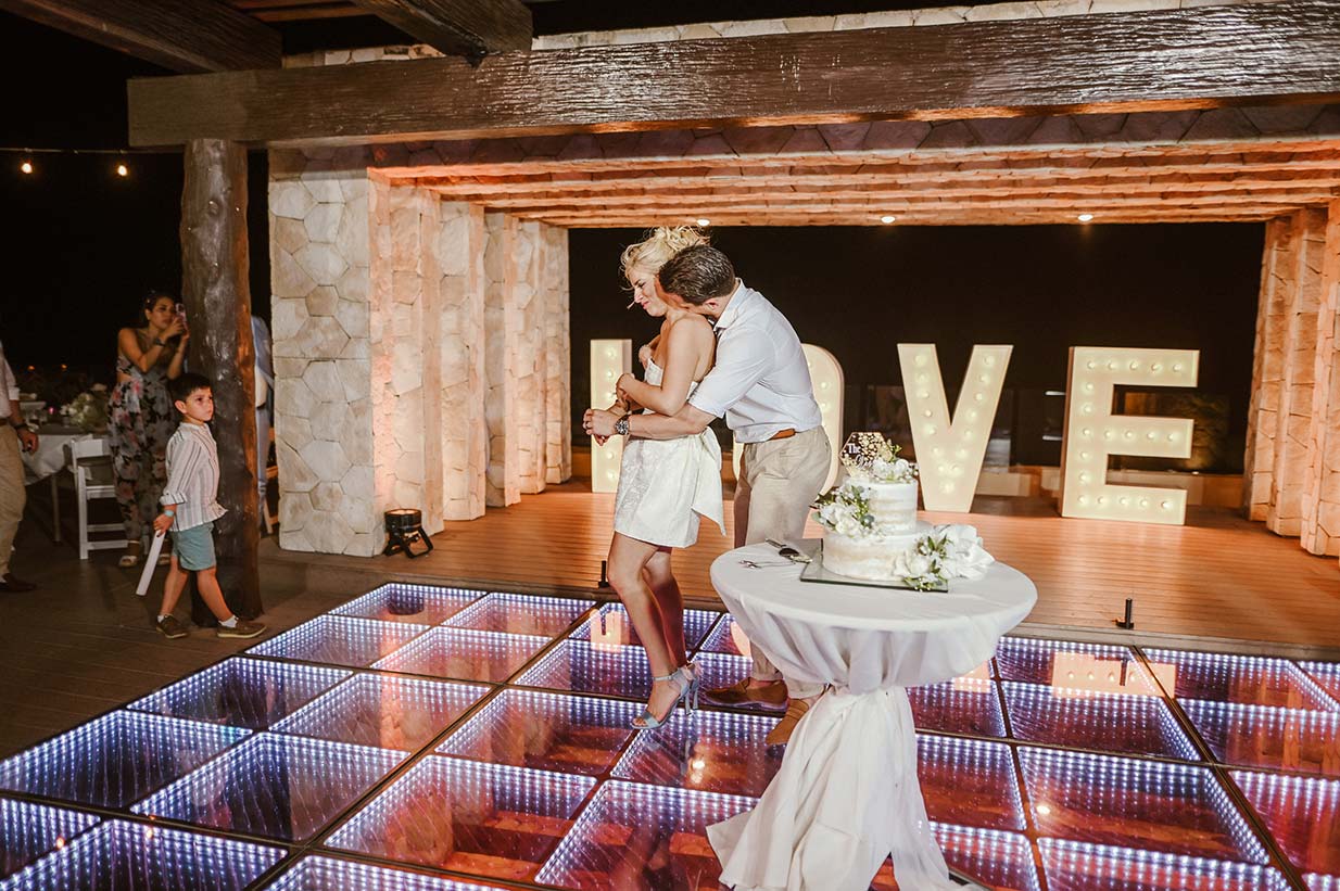 Destination-Wedding-Mhia-and-Mitchell-Hotel-Royalton-Riviera-Cancun-942