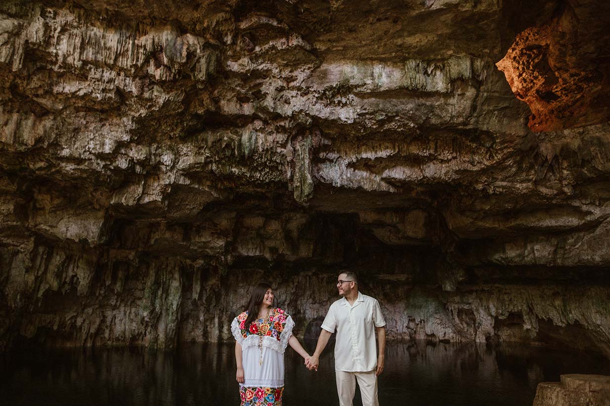 Engagement-Session-Jennifer-&-Raul-Cenote-Hacienda-Mucuyche-Yucatan-018
