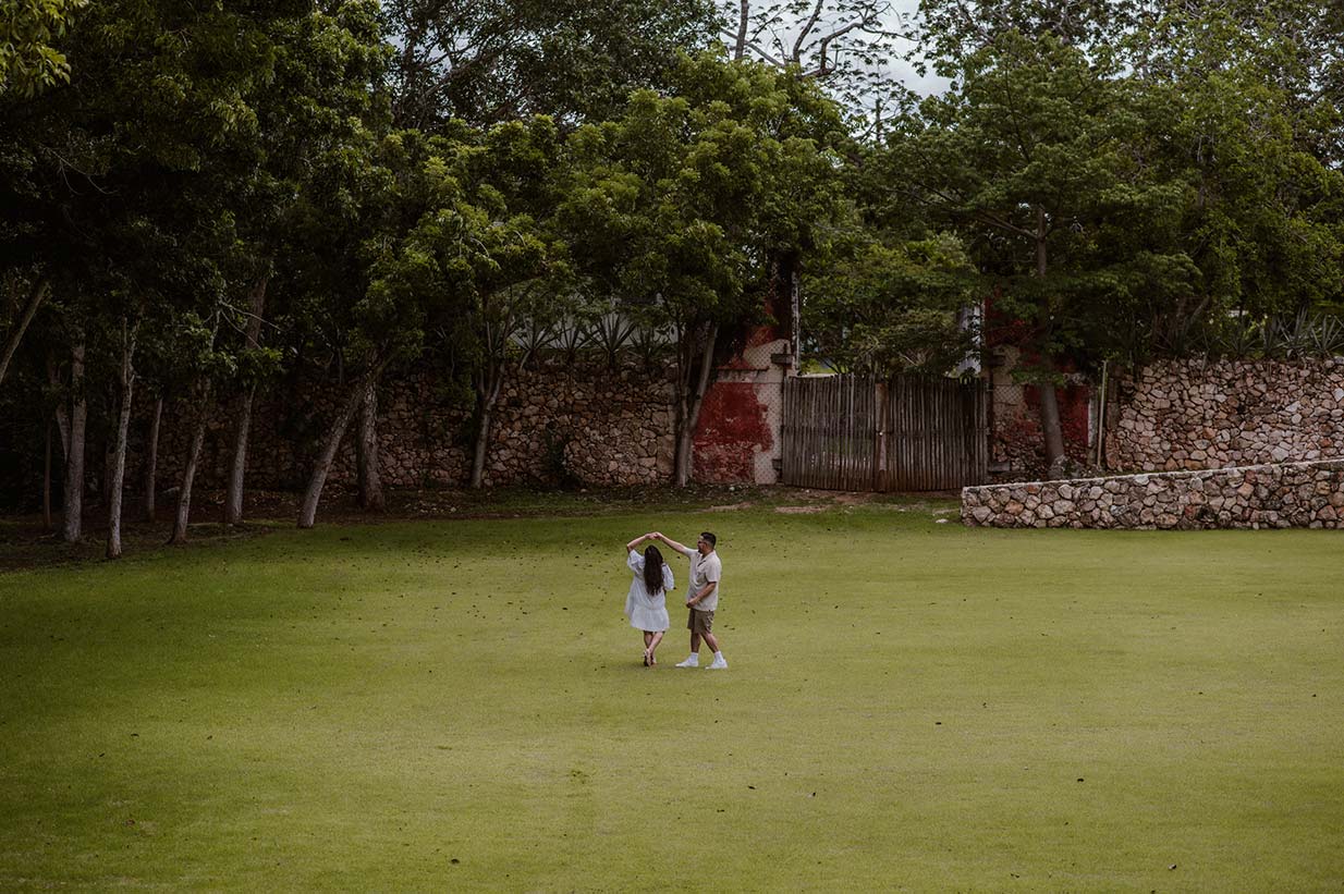 Engagement-Session-Jennifer-&-Raul-Cenote-Hacienda-Mucuyche-Yucatan-127