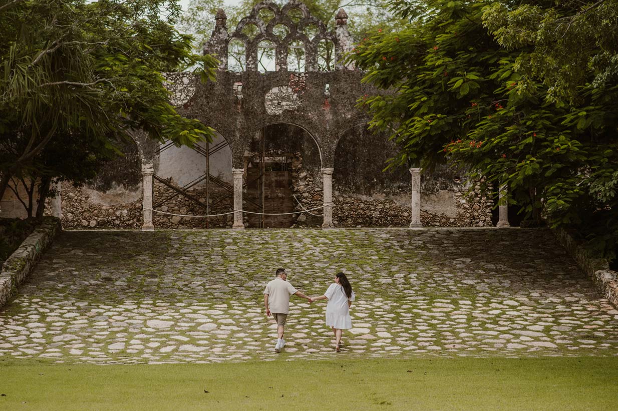 Engagement-Session-Jennifer-&-Raul-Cenote-Hacienda-Mucuyche-Yucatan-133