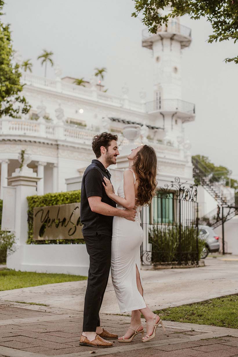 Engagement-Session-Marily-and-Nathan-Paseo-de-Montejo-Merida-Mexico-001