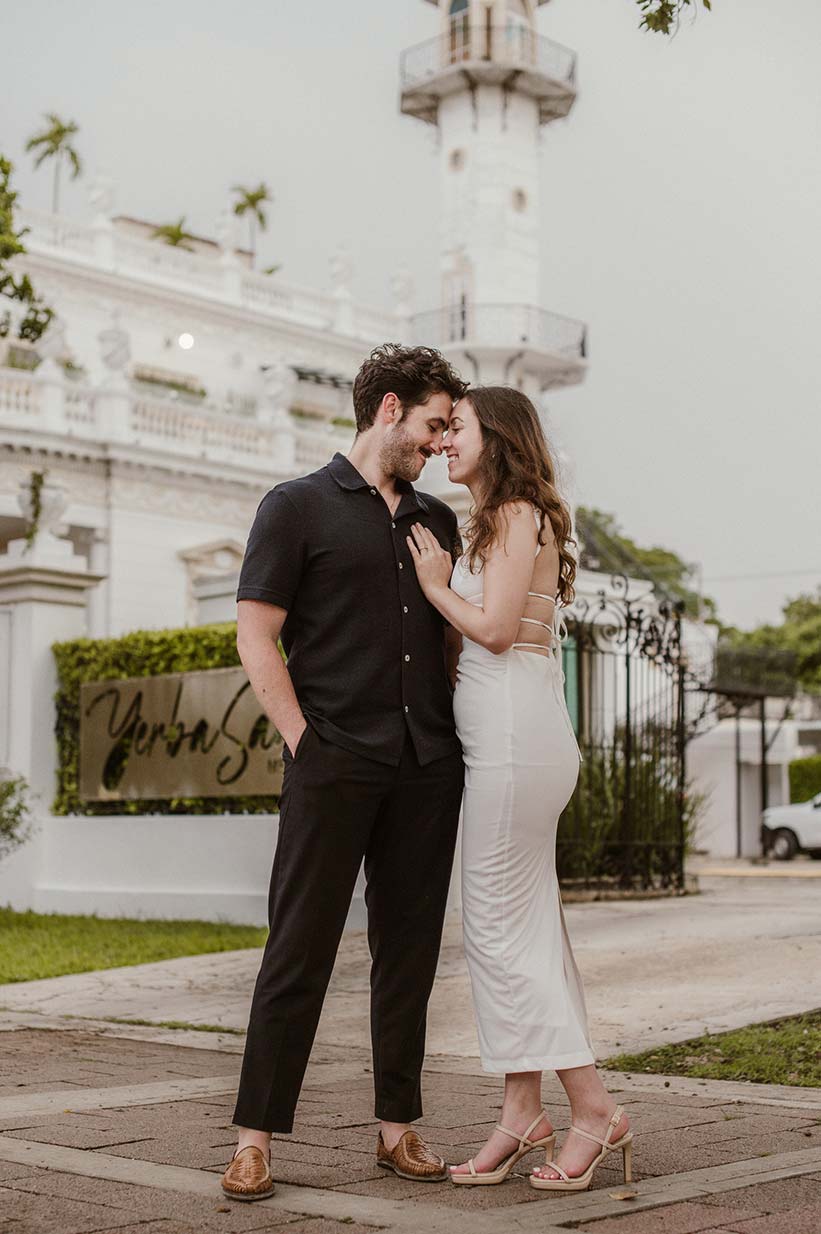 Engagement-Session-Marily-and-Nathan-Paseo-de-Montejo-Merida-Mexico-004