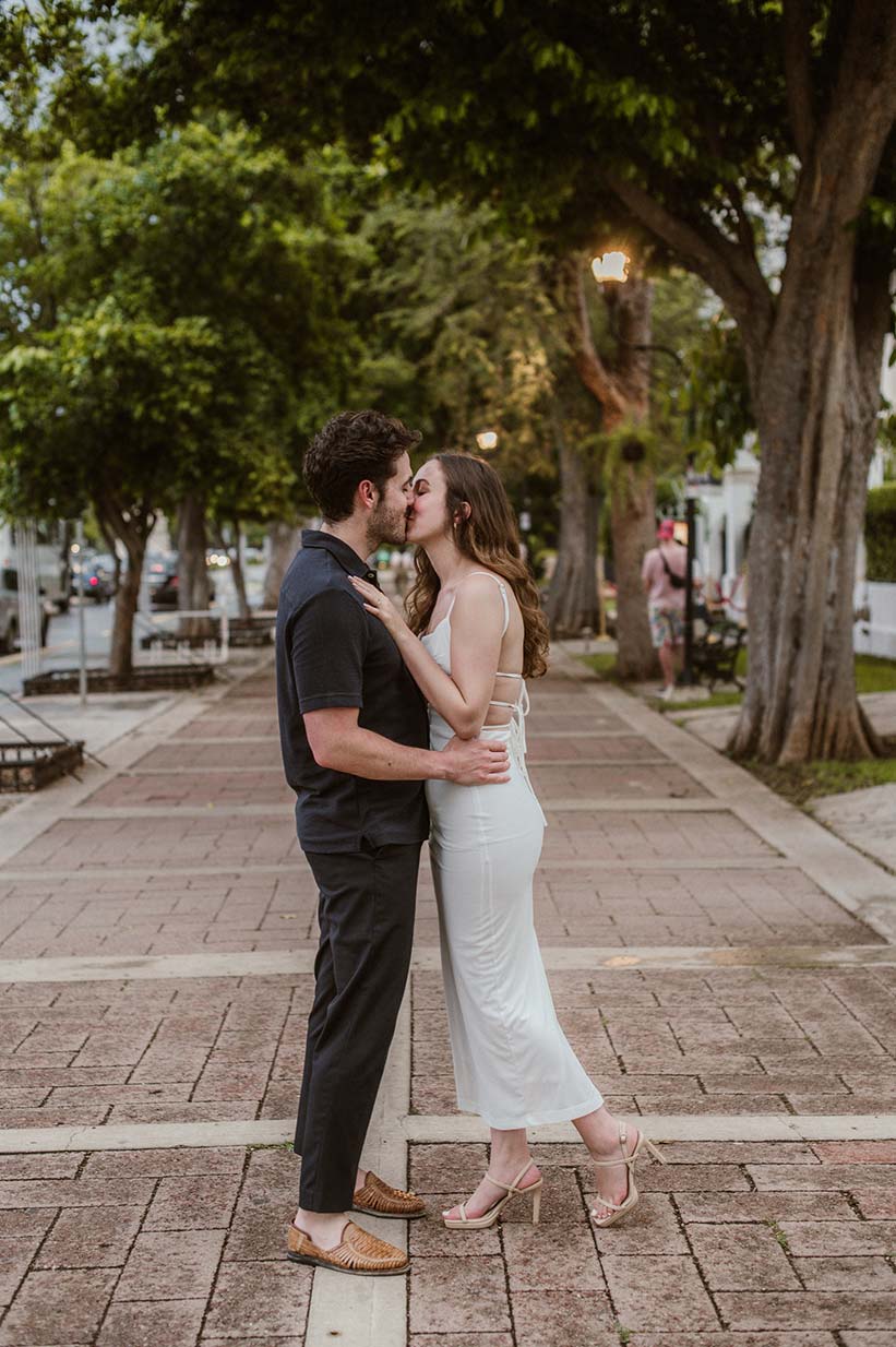 Engagement-Session-Marily-and-Nathan-Paseo-de-Montejo-Merida-Mexico-007