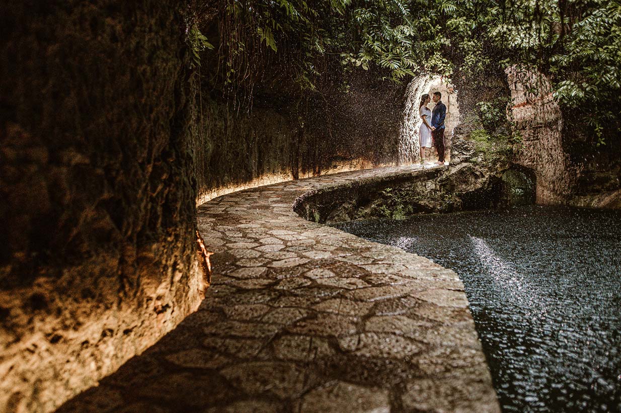 Sesion-Enamorados-Khatarina-y-Jaime-Cenotes-y-Hacienda-Mucuyche-Yucatan-054