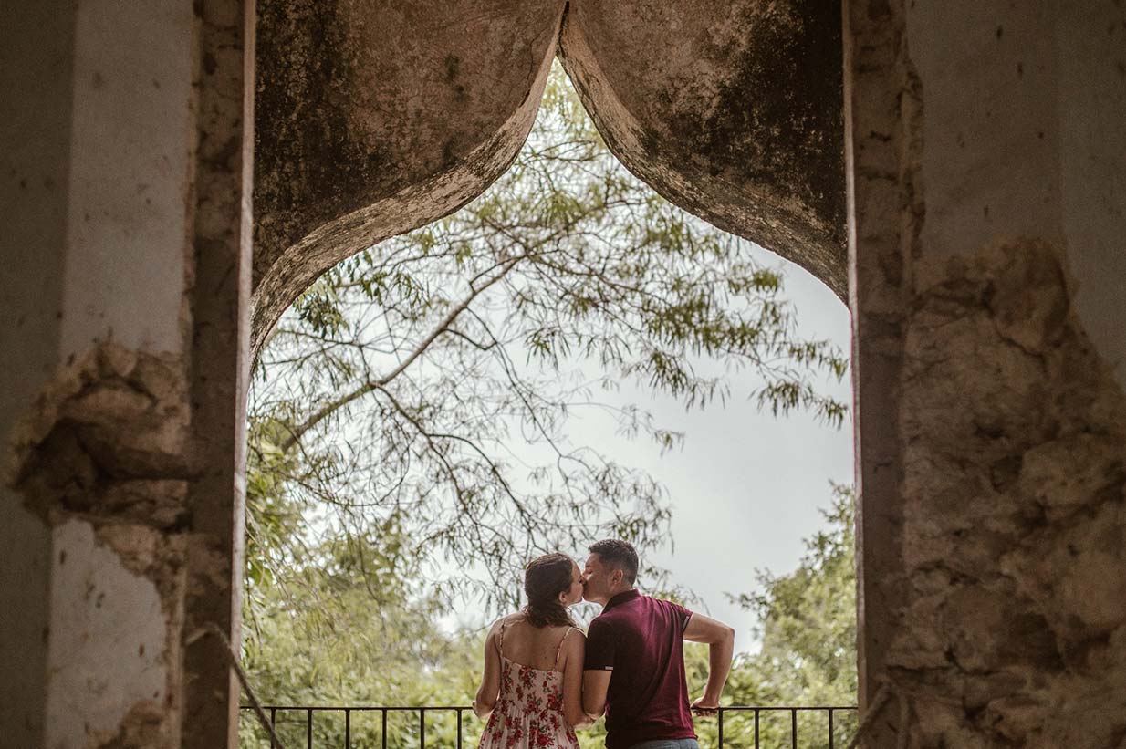 Sesion-Enamorados-Khatarina-y-Jaime-Cenotes-y-Hacienda-Mucuyche-Yucatan-108